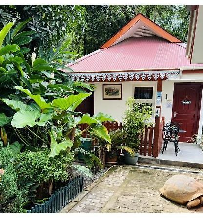 Апартаменты Garden Hut Виктория Экстерьер фото