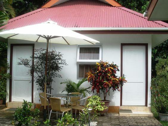 Апартаменты Garden Hut Виктория Экстерьер фото
